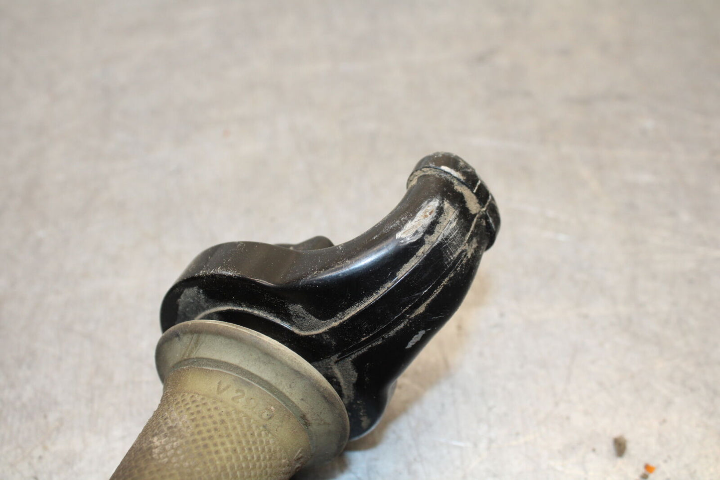 09-11 TRIUMPH DAYTONA 675 THROTTLE CABLE LINE HOUSING GUIDE BB652