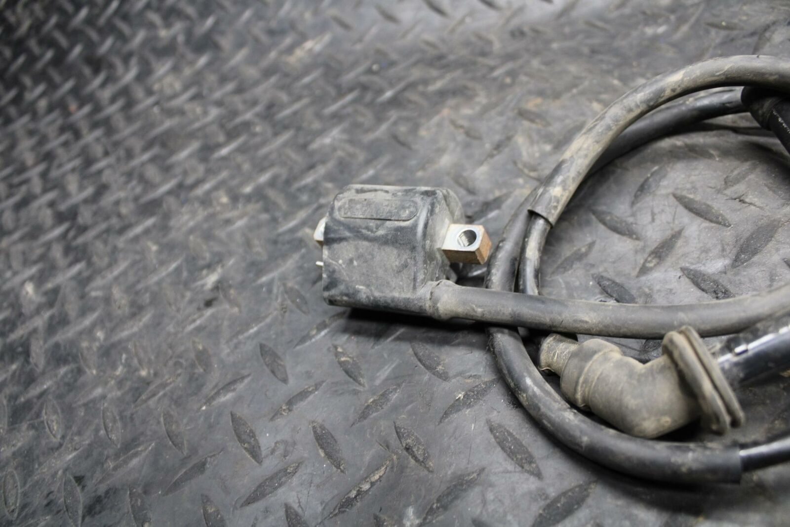 03 SUZUKI SV650S IGNITION  COIL SPARK PLUG CAPS 33410-17G00 33420-17G00  BB219