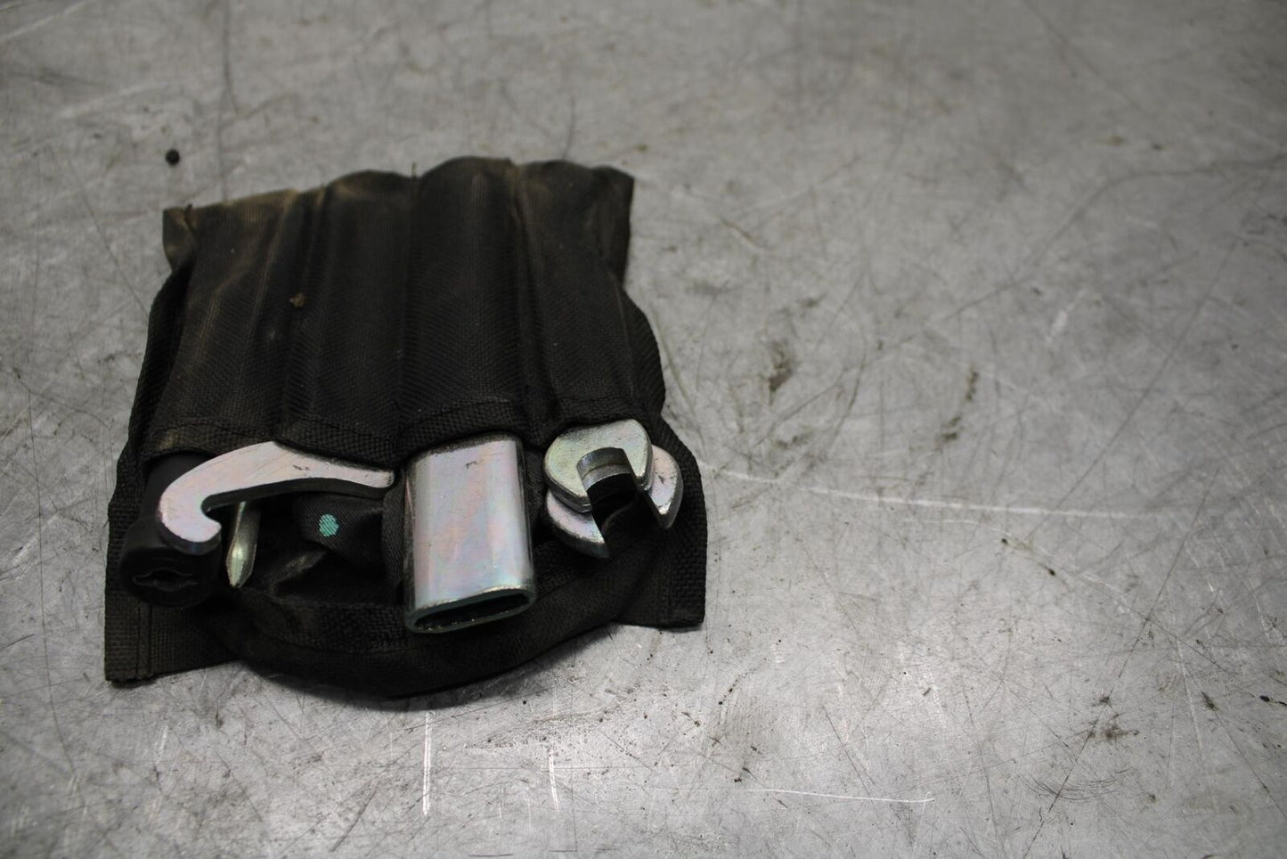 2015 Yamaha YZF R3 STOCK TOOLS OEM TOOL BAG KIT SET 1WD-F8100-00-00 BB526