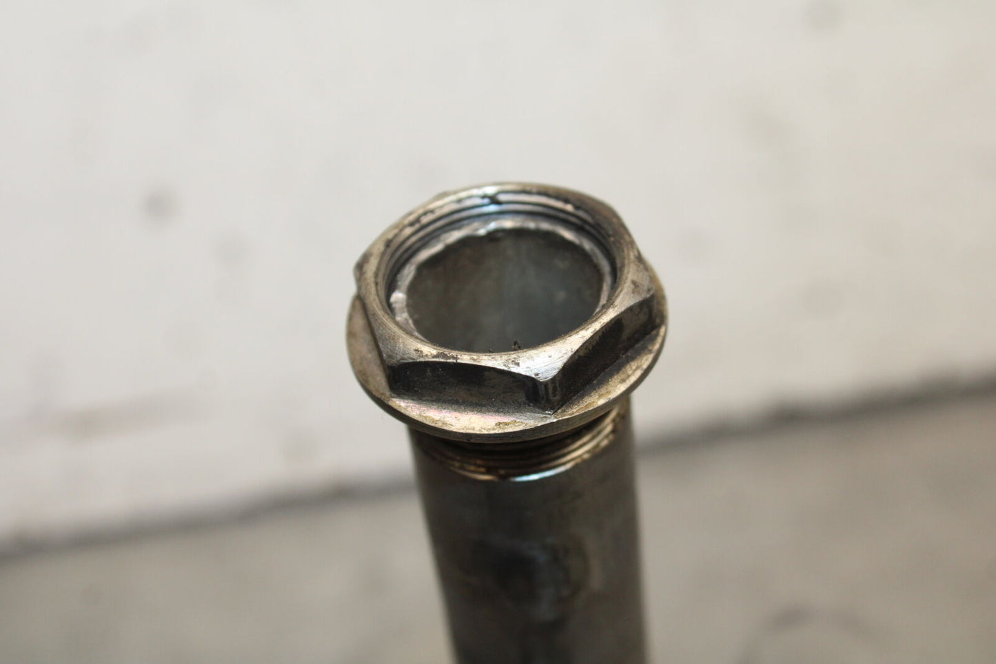 06-07 DUCATI MONSTER 695 FRONT WHEEL RIM AXLE PIVOT BOLT BB674