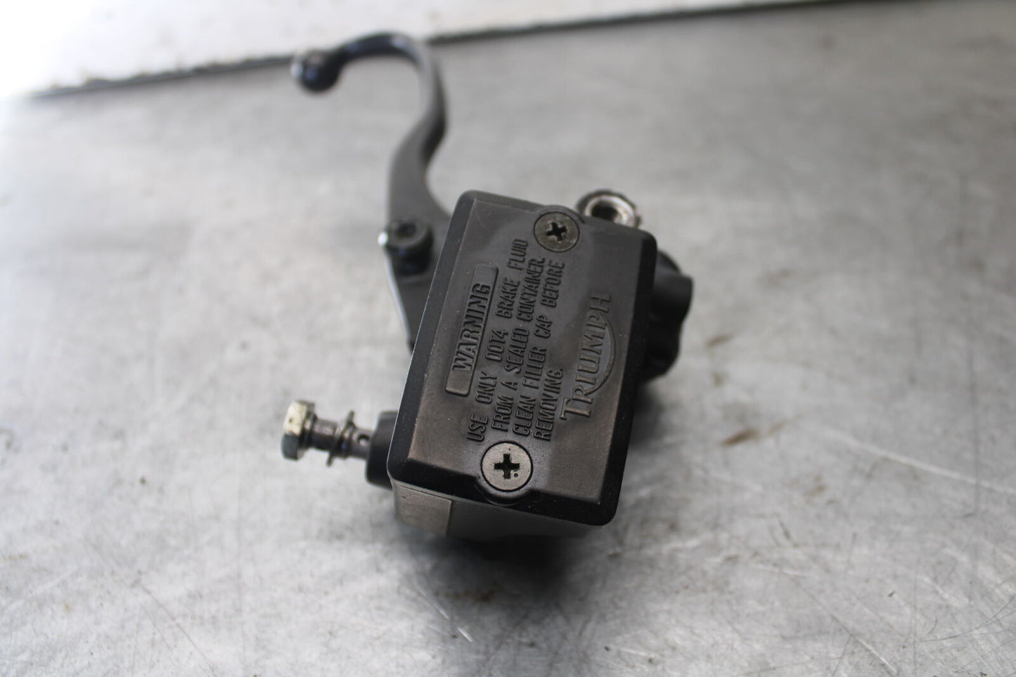 01-06 TRIUMPH TIGER 955I FRONT BRAKE MASTER CYLINDER w/ LEVER BB693