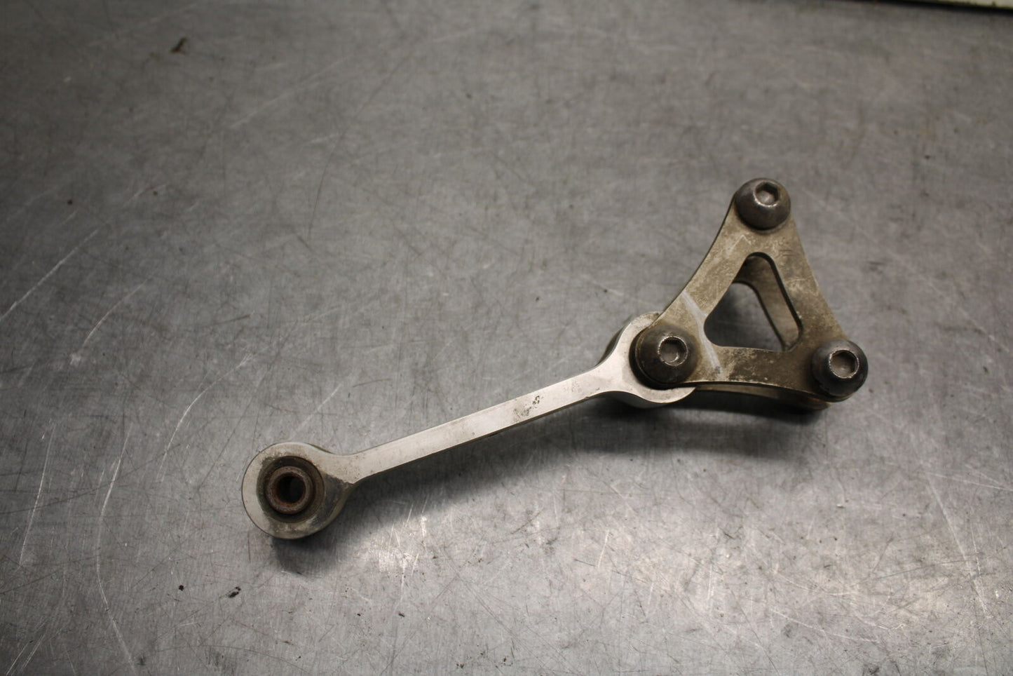09-11 TRIUMPH DAYTONA 675 REAR DOGBONE SHOCK LINKAGE LINK BB652