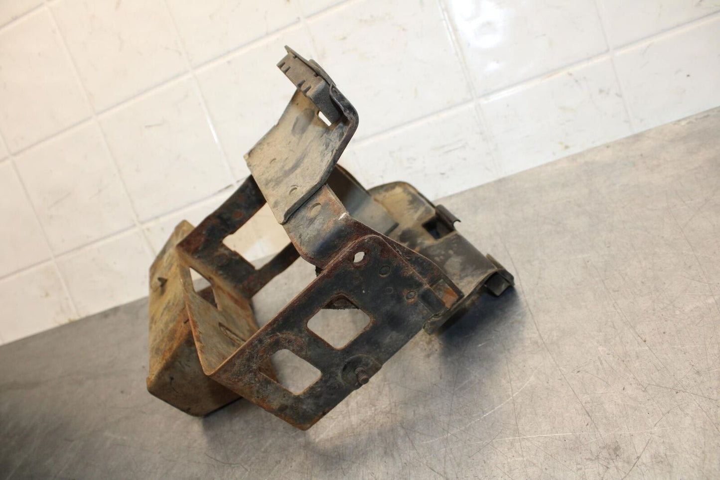 75 SUZUKI GT 550 TOOL BOX BATTERY BOX BB72