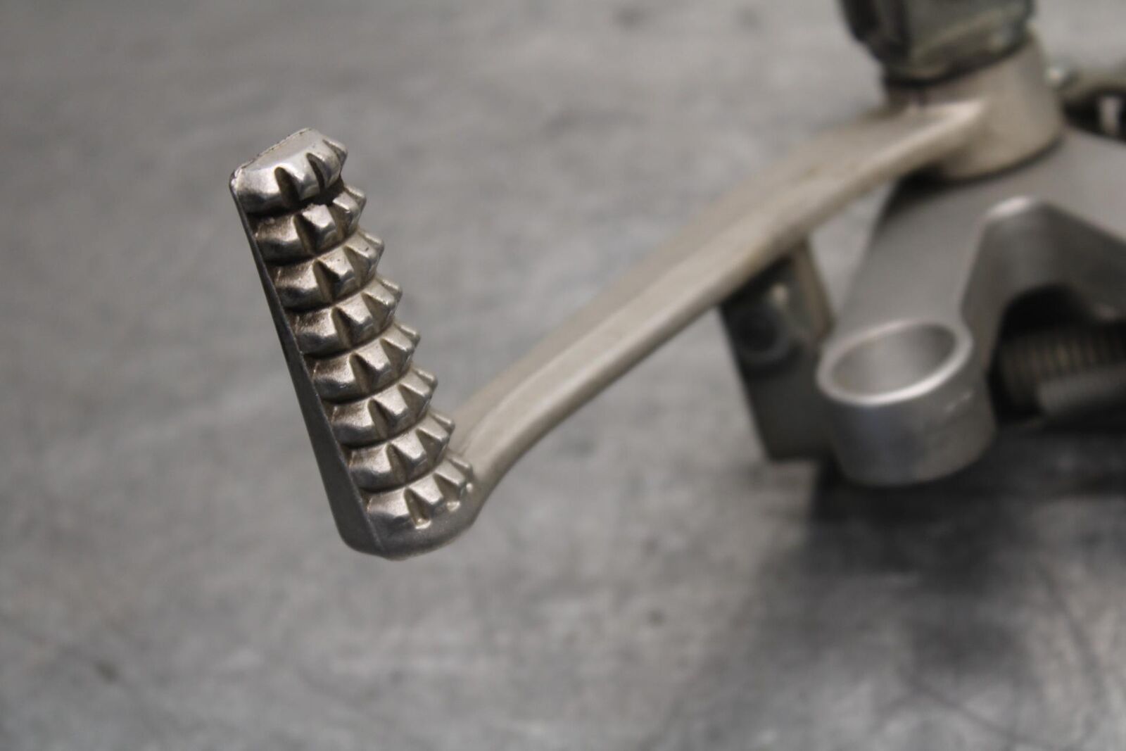 01-03 SUZUKI GSXR600 RIGHT REARSET REAR SET DRIVER FOOT PEG REST STOP BB633