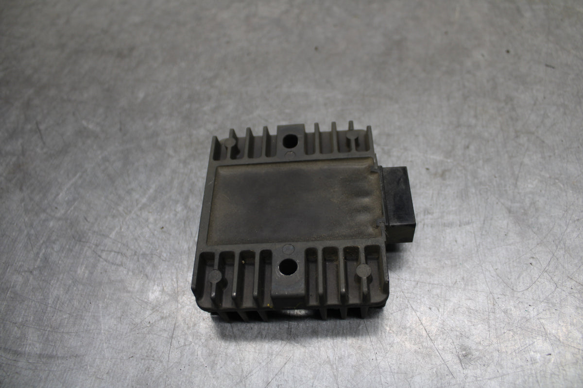 09-15 YAMAHA FZ6R RECTIFIER VOLTAGE REGULATOR 5SL-81960-00-00 BB719