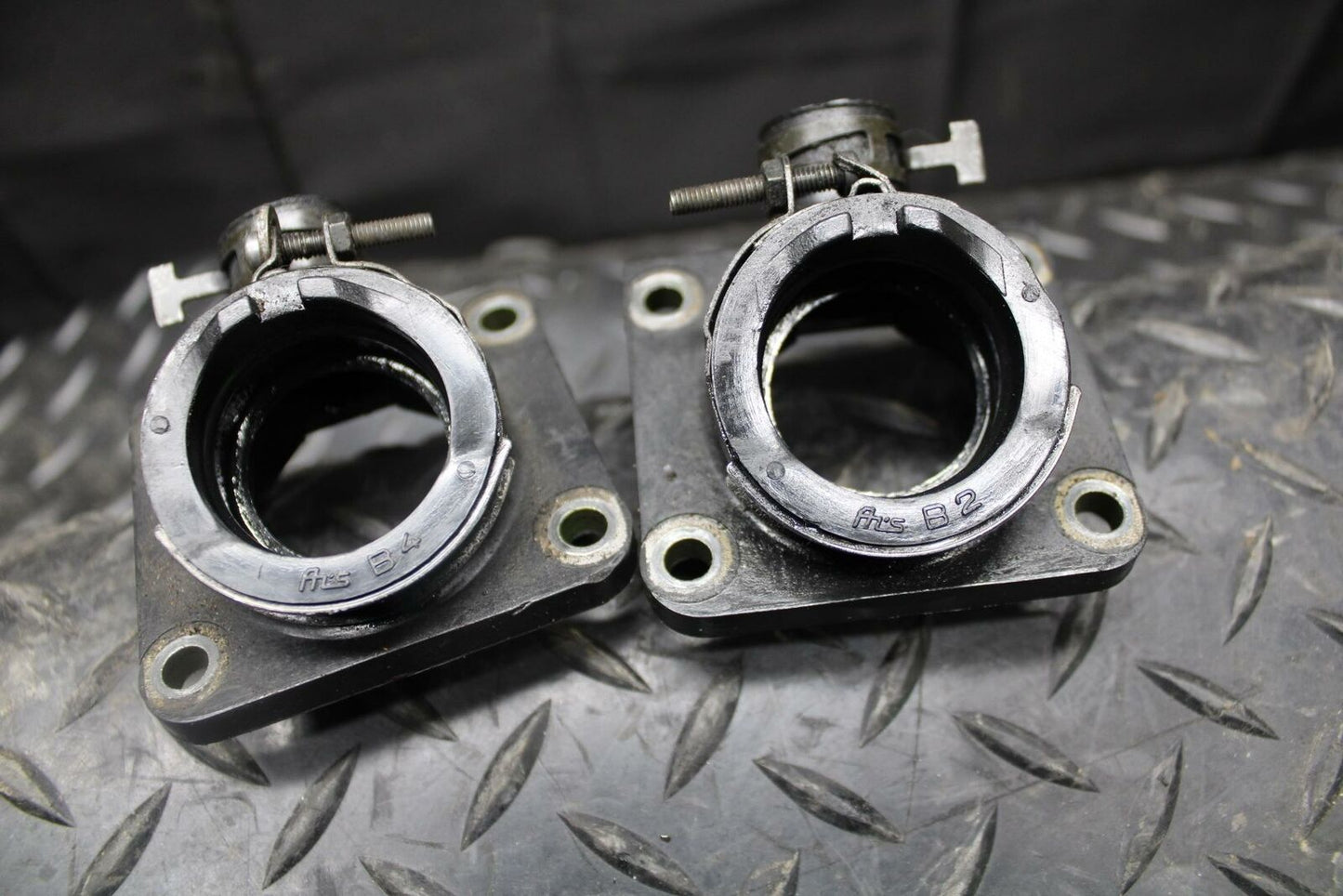 2004 Yamaha Banshee 350 YFZ350 CARB CARBURETOR INTAKE MANIFOLD BB232