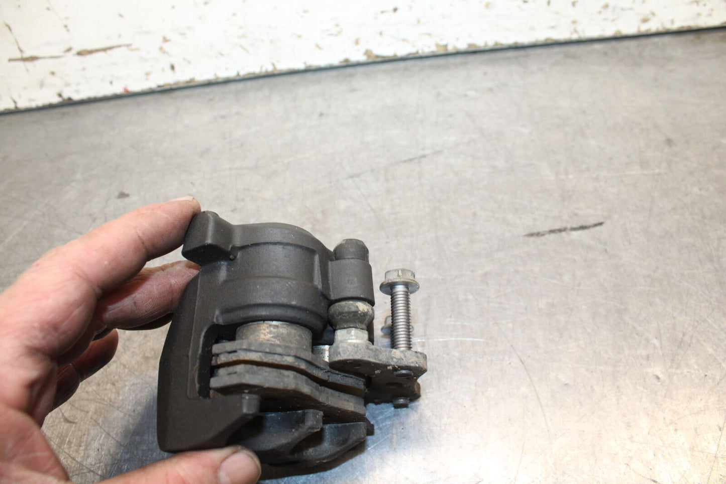 24 KAWASAKI NINJA 500 ABS RIGHT FRONT BRAKE CALIPER BB744