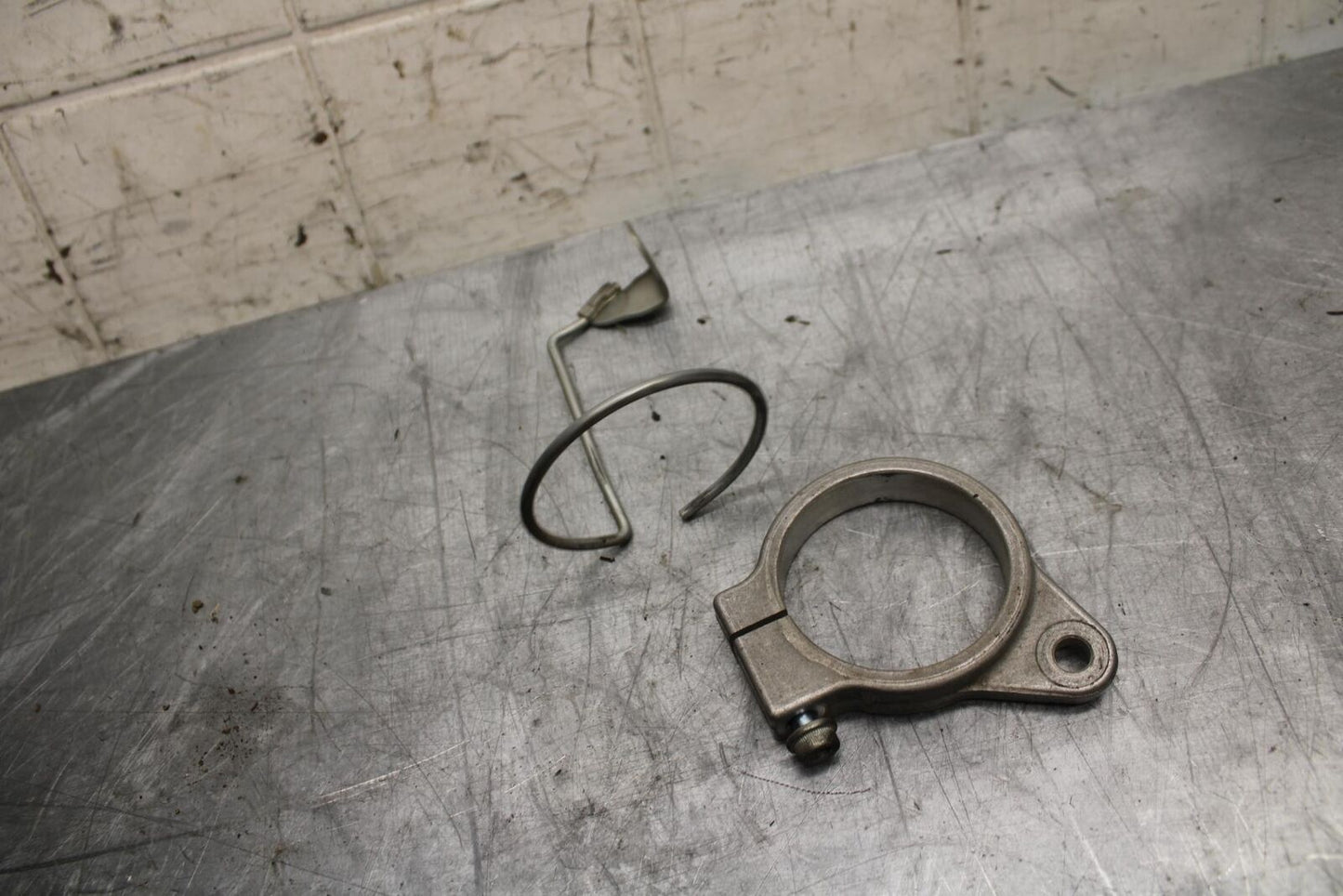91-92 SUZUKI GSXR750 M STEERING DAMPER STABILIZER BRACKET BB493