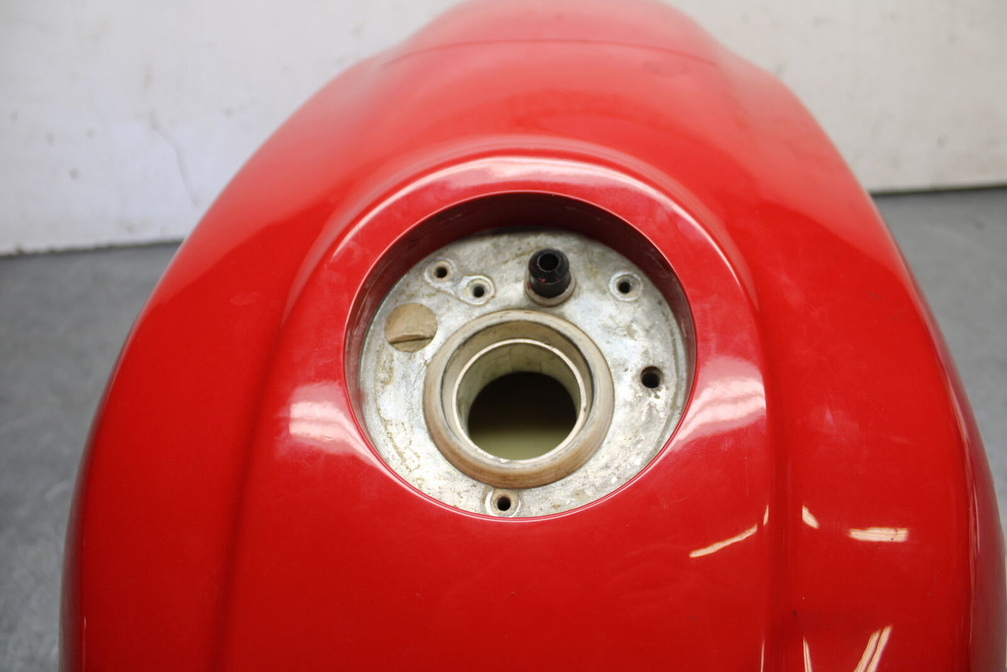 06-07 DUCATI MONSTER 695 GAS TANK FUEL CELL PETROL RESERVOIR BB674
