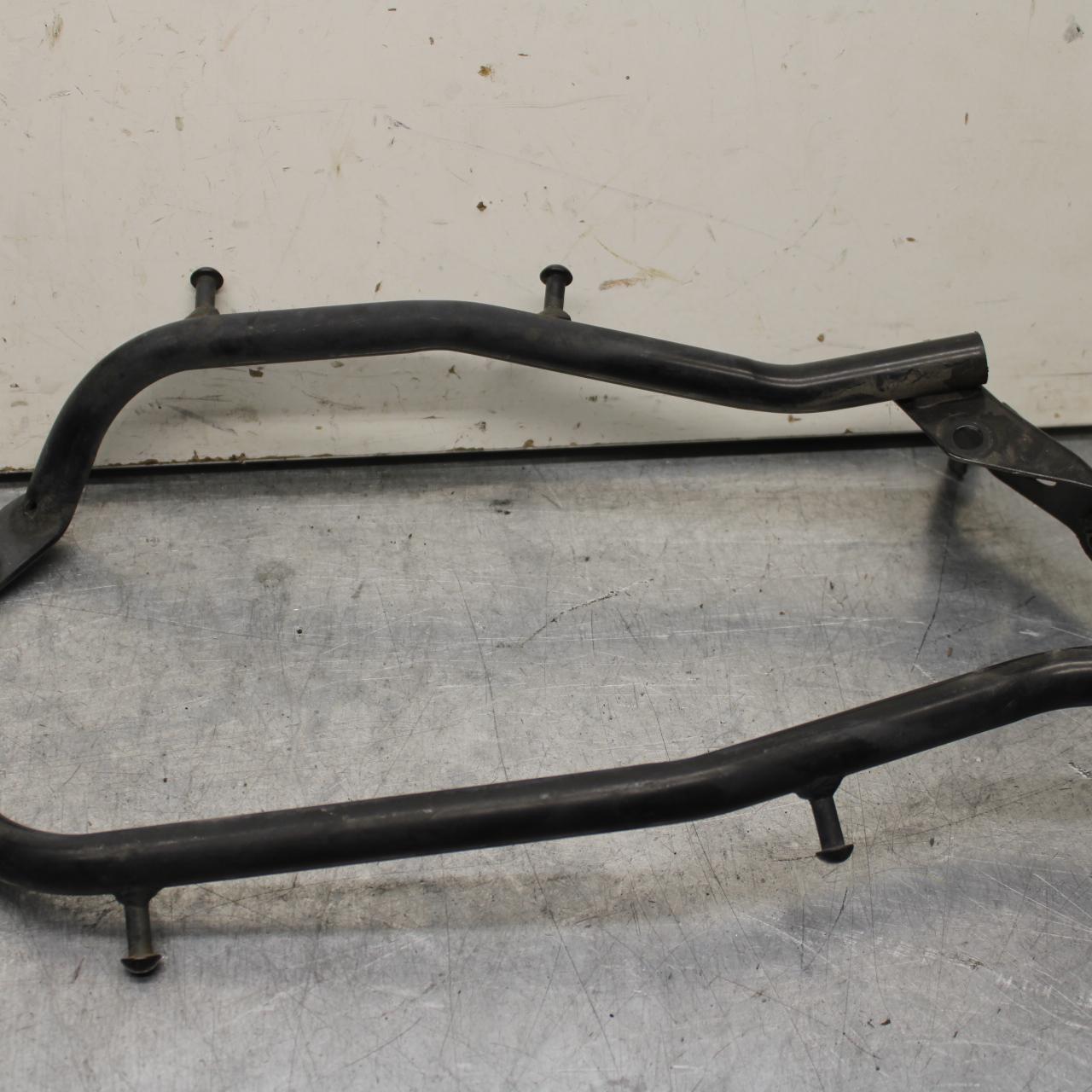 04-09 SUZUKI GS 500 FH GS500F PASSENGER REAR SEAT GRAB BAR HANDLE SET BB97