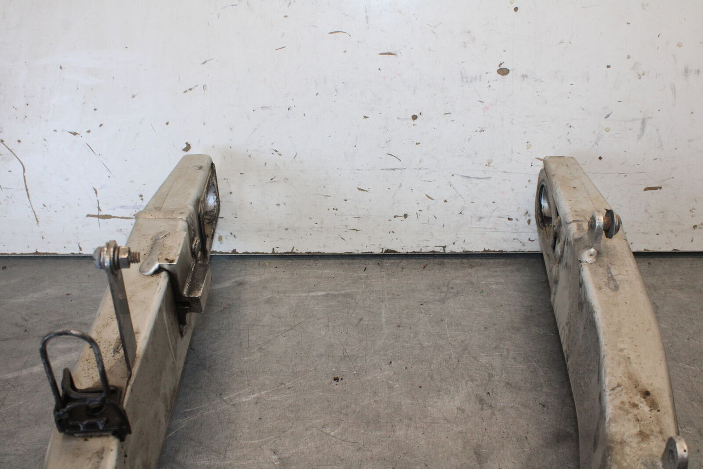 03-07 SUZUKI SV1000S REAR SWINGARM BACK SUSPENSION SWING ARM BB657