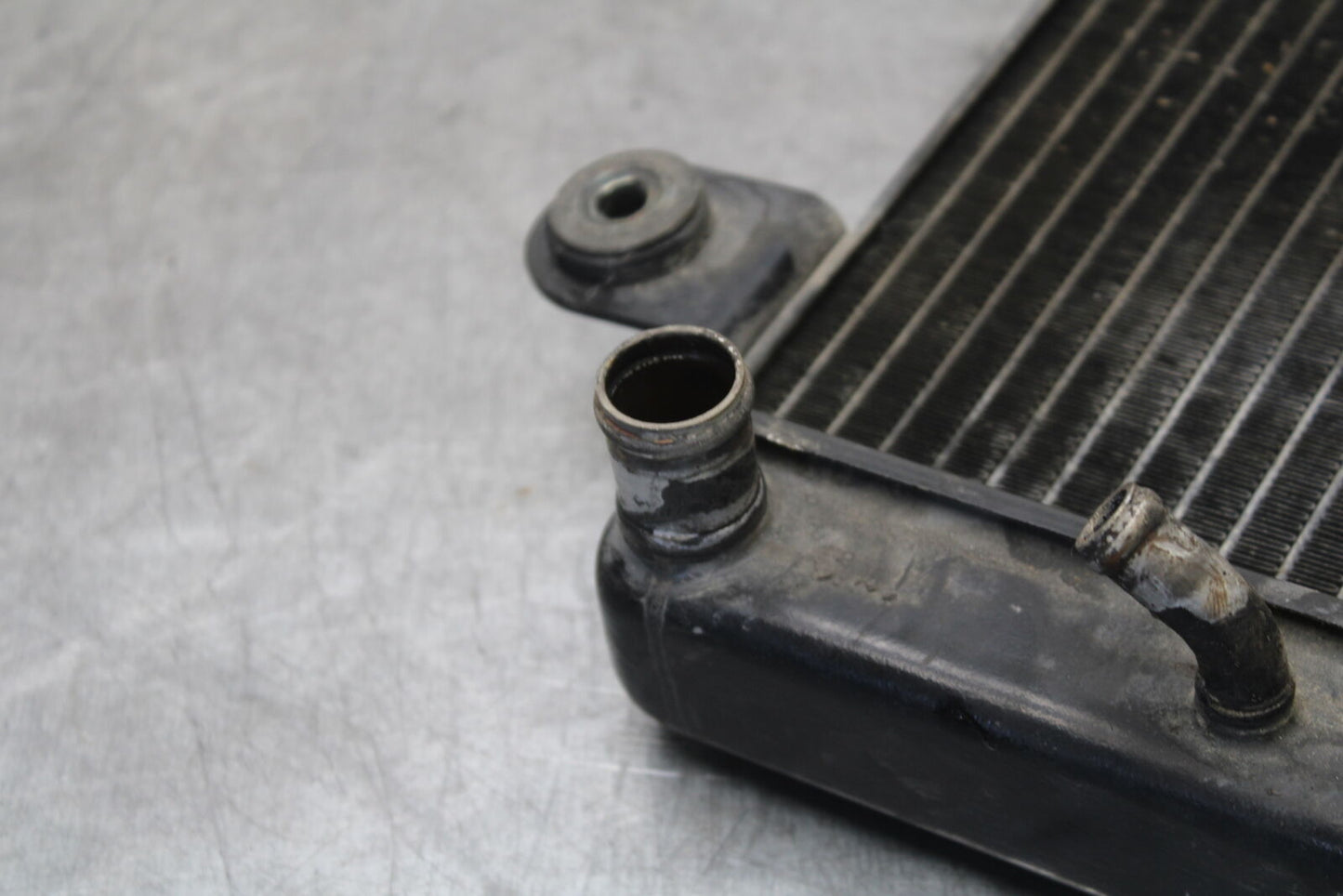 01-06 TRIUMPH TIGER 955I ENGINE RADIATOR MOTOR COOLER COOLING RADIATER BB693