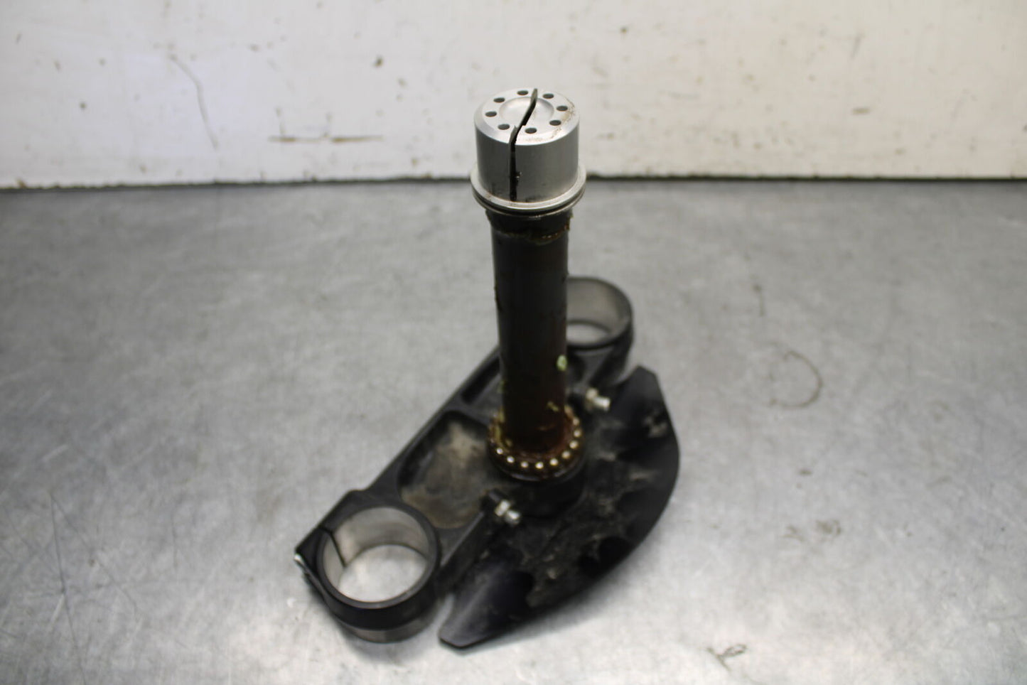 06-07 DUCATI MONSTER 695 FRONT FORKS CLAMP LOWER TRIPLE TREE STEM BB674