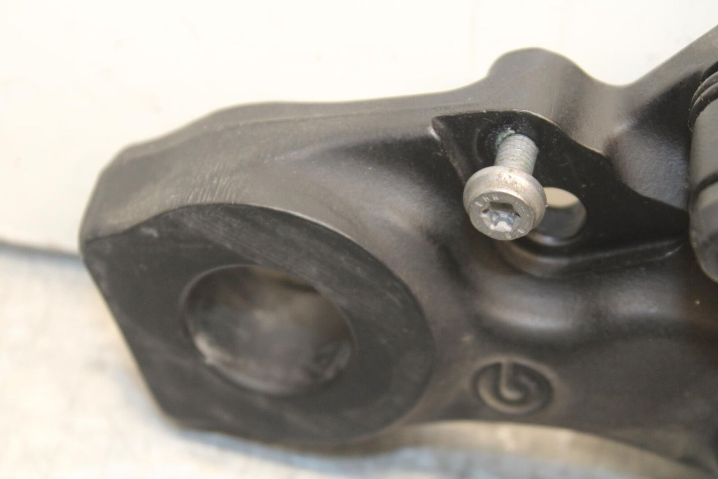 20-23 BMW F900R REAR BACK BRAKE CALIPER W MOUNT BRACKET BB603
