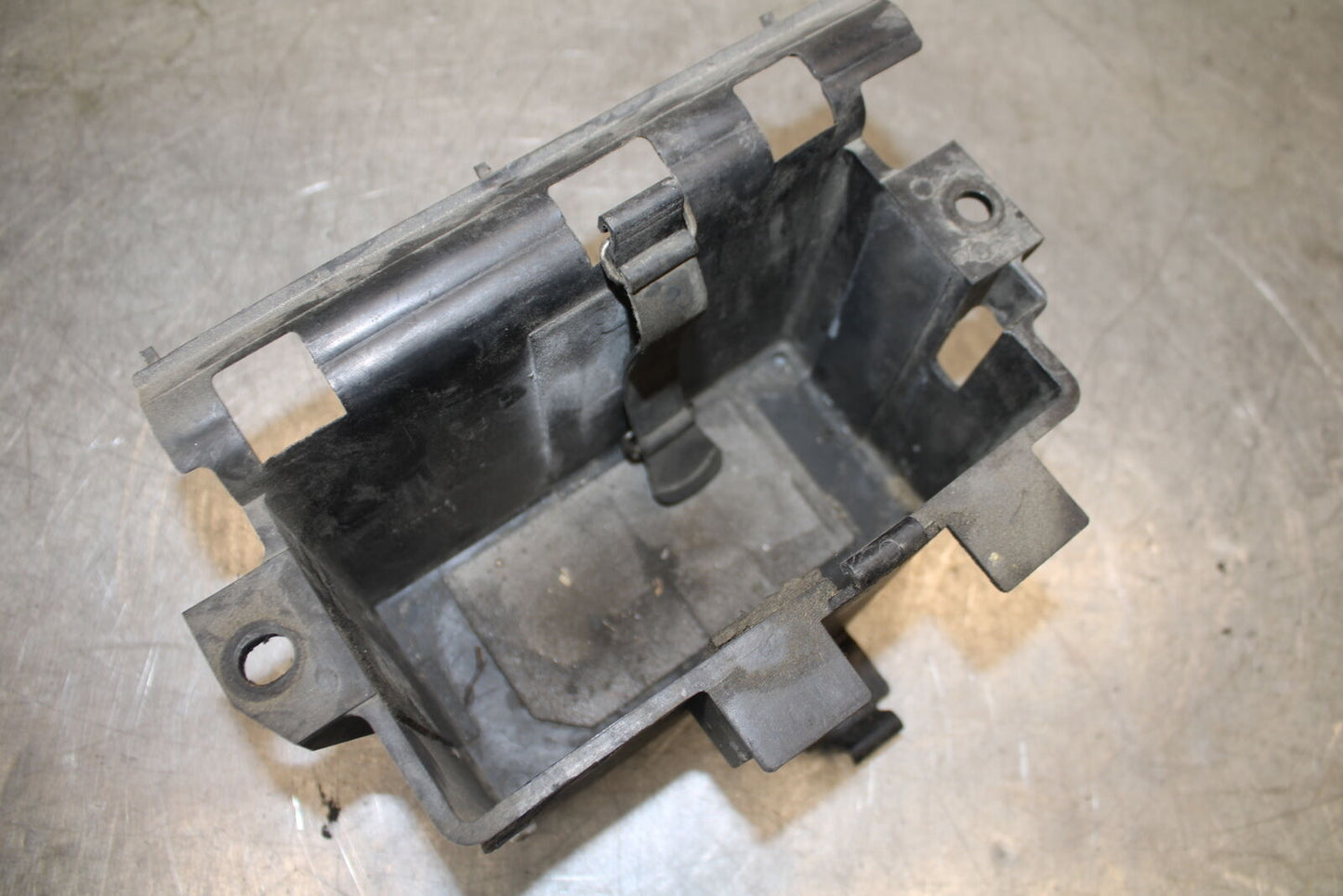 05-06 YAMAHA ROAD STAR XV1700A BATTERY TRAY BOX HOLDER BB703
