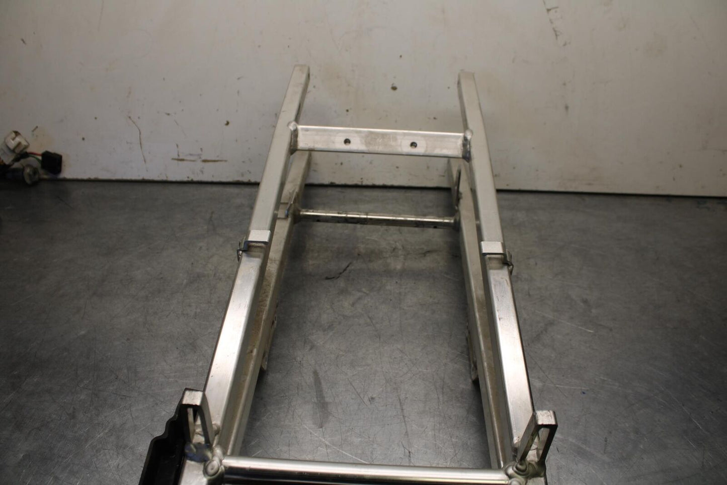 01-06 HONDA CBR600F4I REAR SUBFRAME BACK SUB FRAME 50200-MBW-D20 BB626