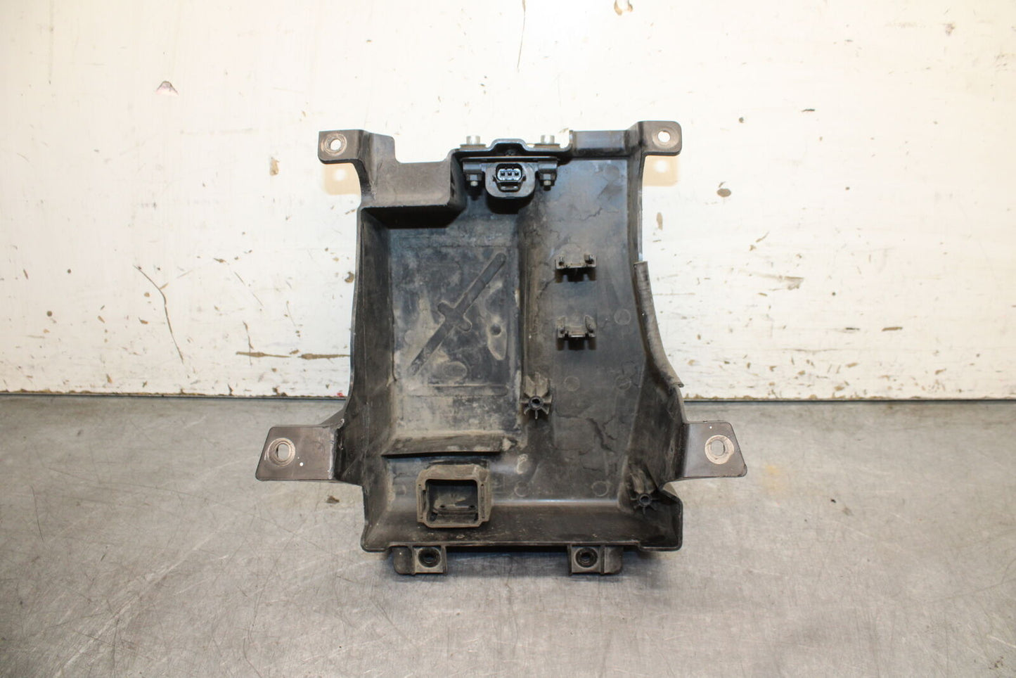 12-13 KAWASAKI Z1000 REAR BACK TAIL UNDERTAIL BATTERY TRAY PLASTIC BB743