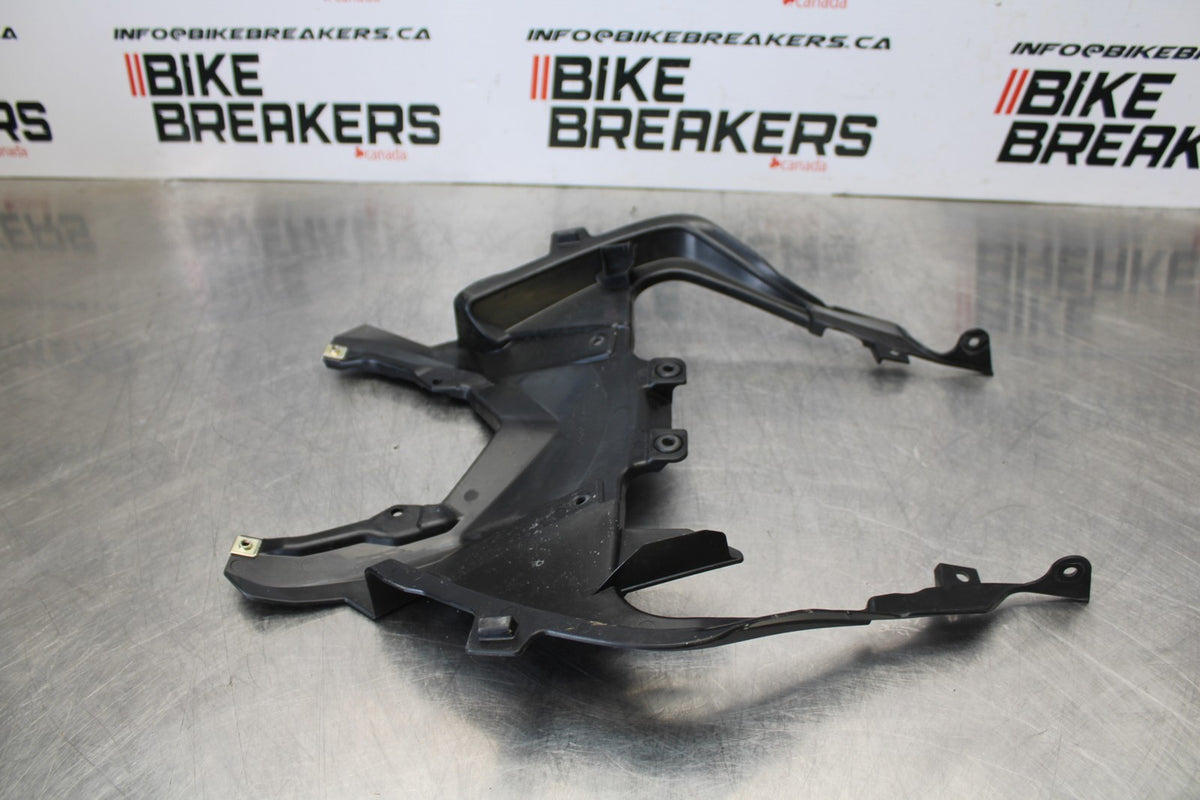 21-23 KAWASAKI NINJA ZX6R CENTER REAR BACK TAIL FAIRING COWL BB179