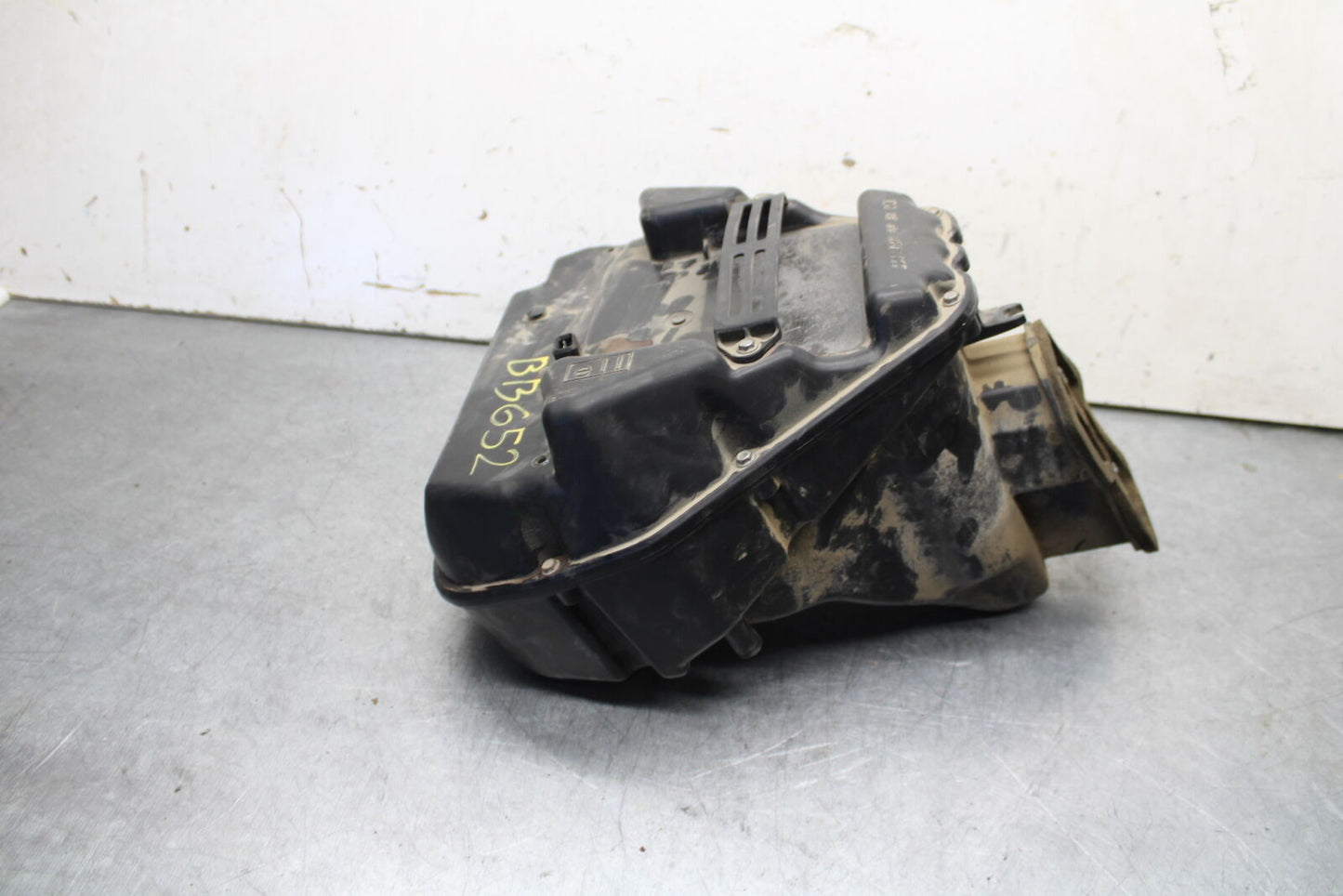 09-11 TRIUMPH DAYTONA 675 AIRBOX AIR INTAKE FILTER BOX BB652