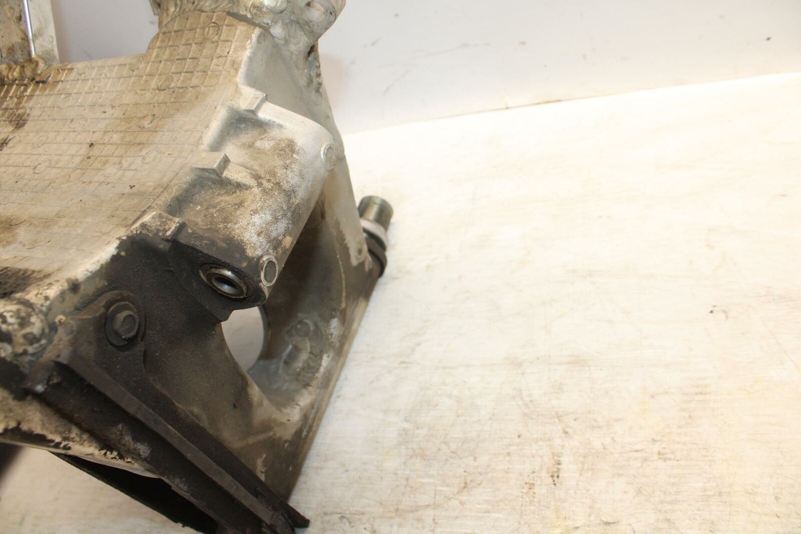 00-07 SUZUKI HAYABUSA REAR SWINGARM BACK SUSPENSION SWING ARM 61000-24F20 BB281