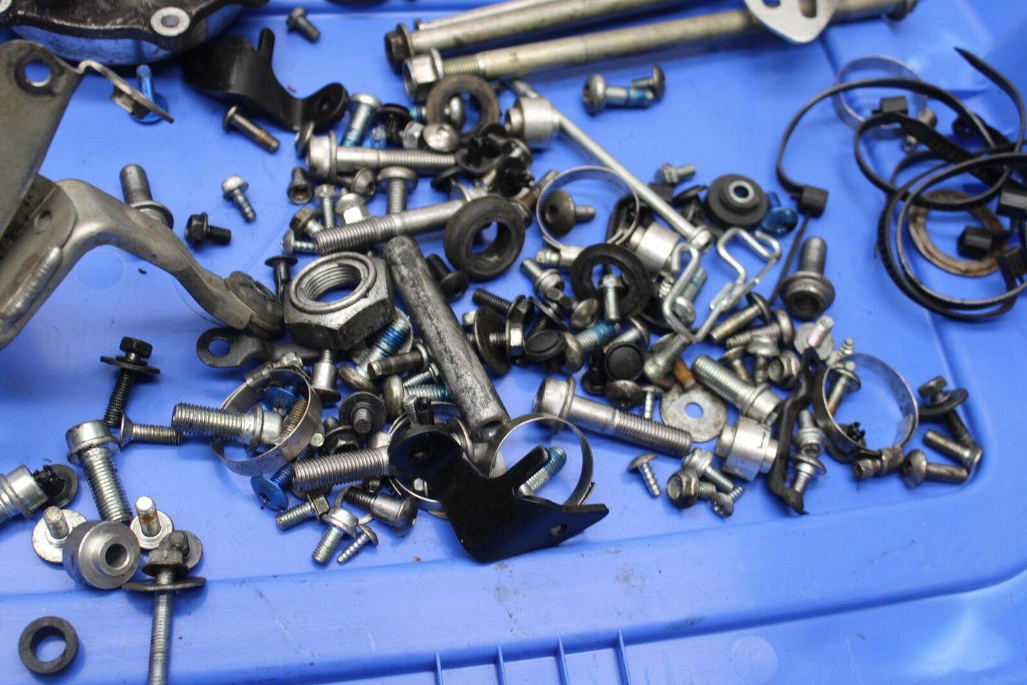 2011 Suzuki GSXR1000 MISCELLANEOUS MOUNTING BOLTS HARDWARE MOTOR SCREWS BB96