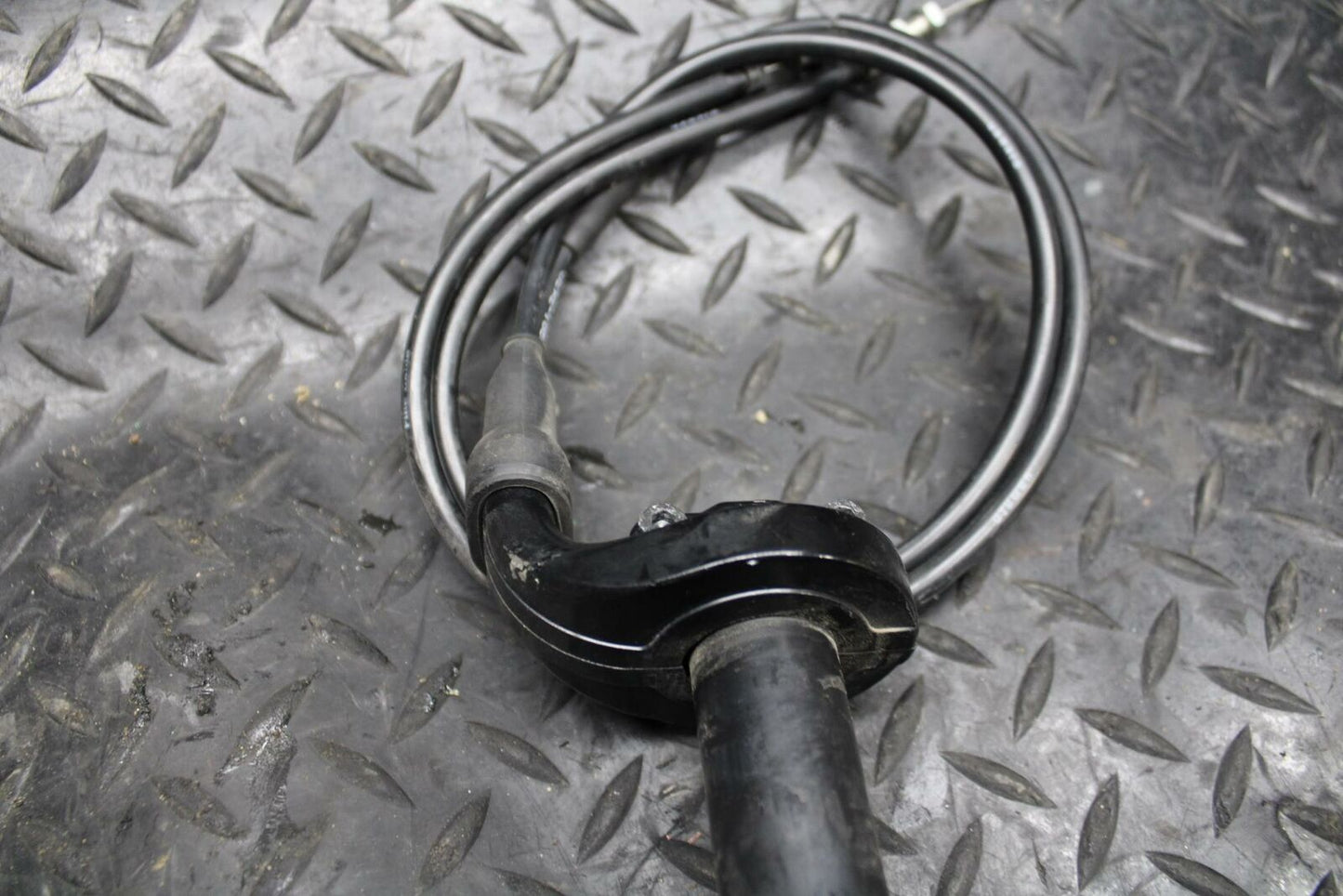 09-14 YAMAHA YZF R1 THROTTLE CABLE LINE HOUSING GUIDE TUBE BB196