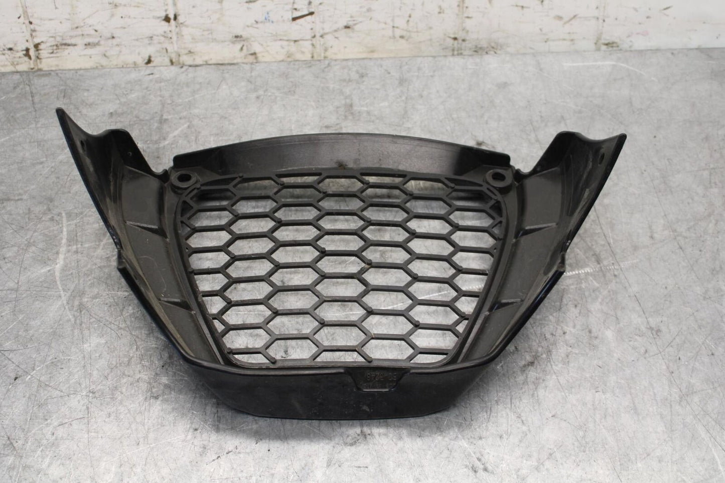 2016 Aprilia Tuono V4 1100 RR LOWER EXHAUST V FAIRING COWL GUARD BB53