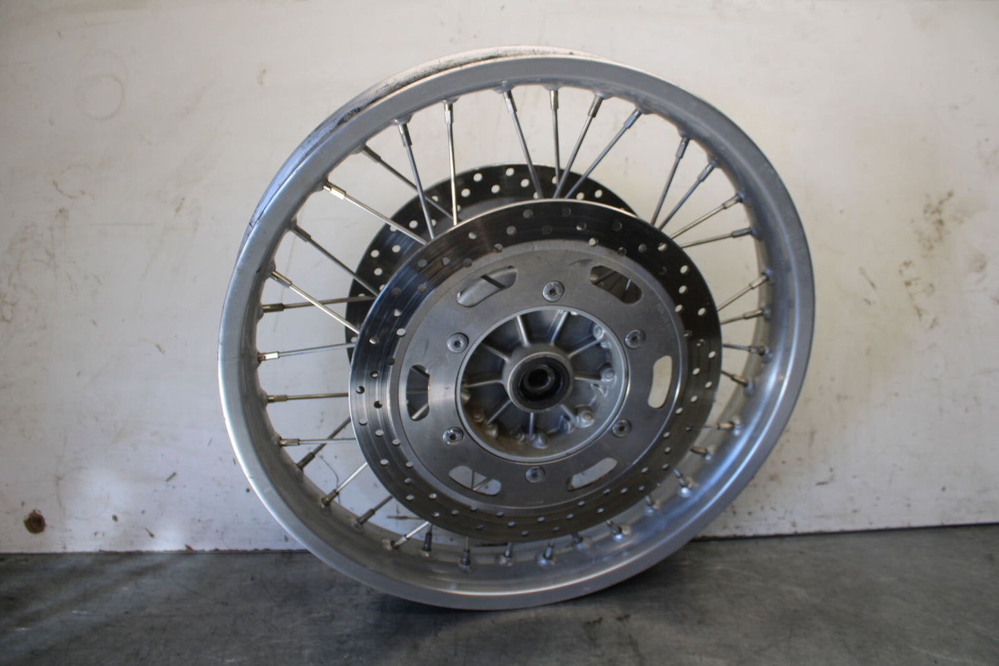 01-06 TRIUMPH TIGER 955I FRONT RIM FRONT WHEEL BB693
