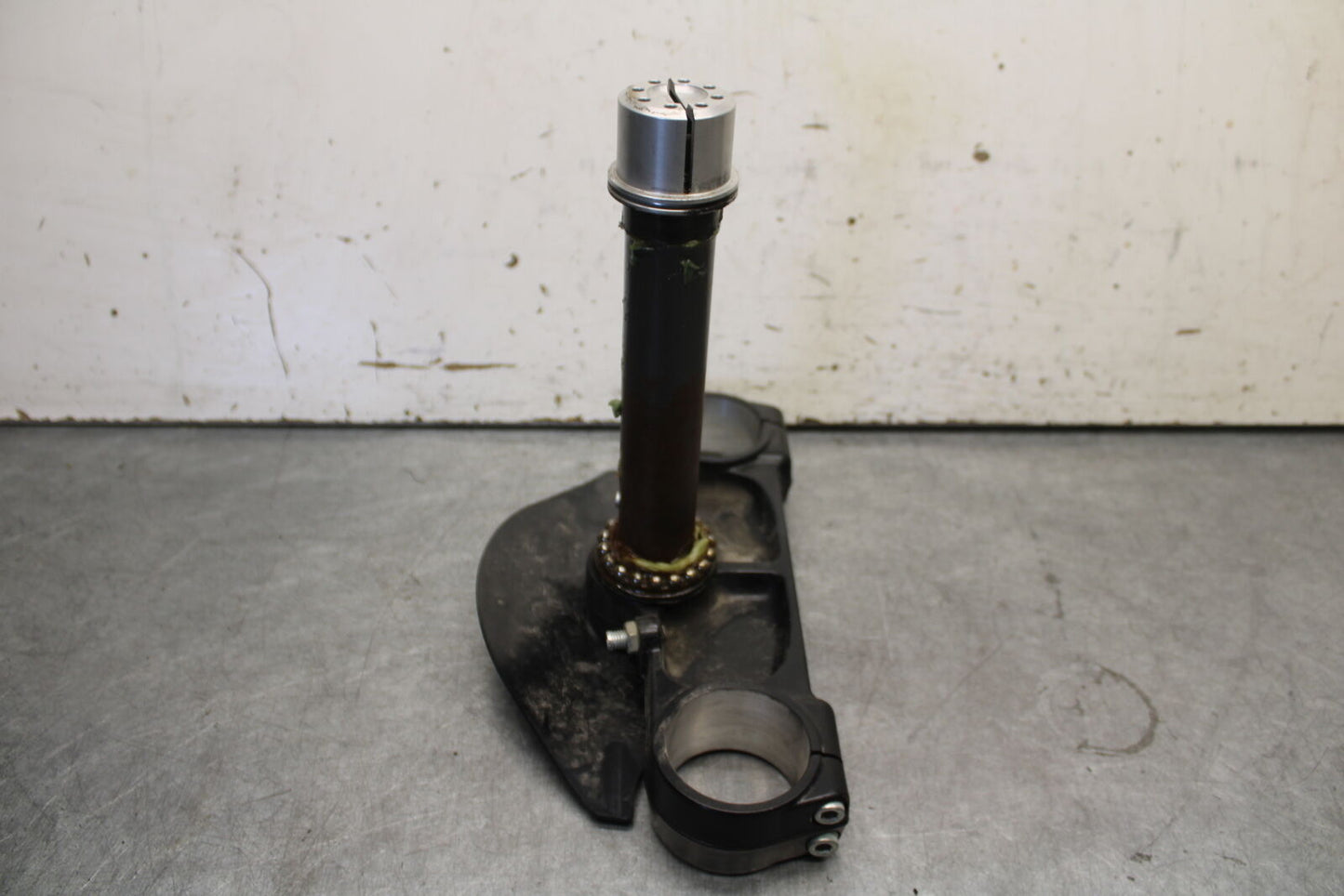 06-07 DUCATI MONSTER 695 FRONT FORKS CLAMP LOWER TRIPLE TREE STEM BB674