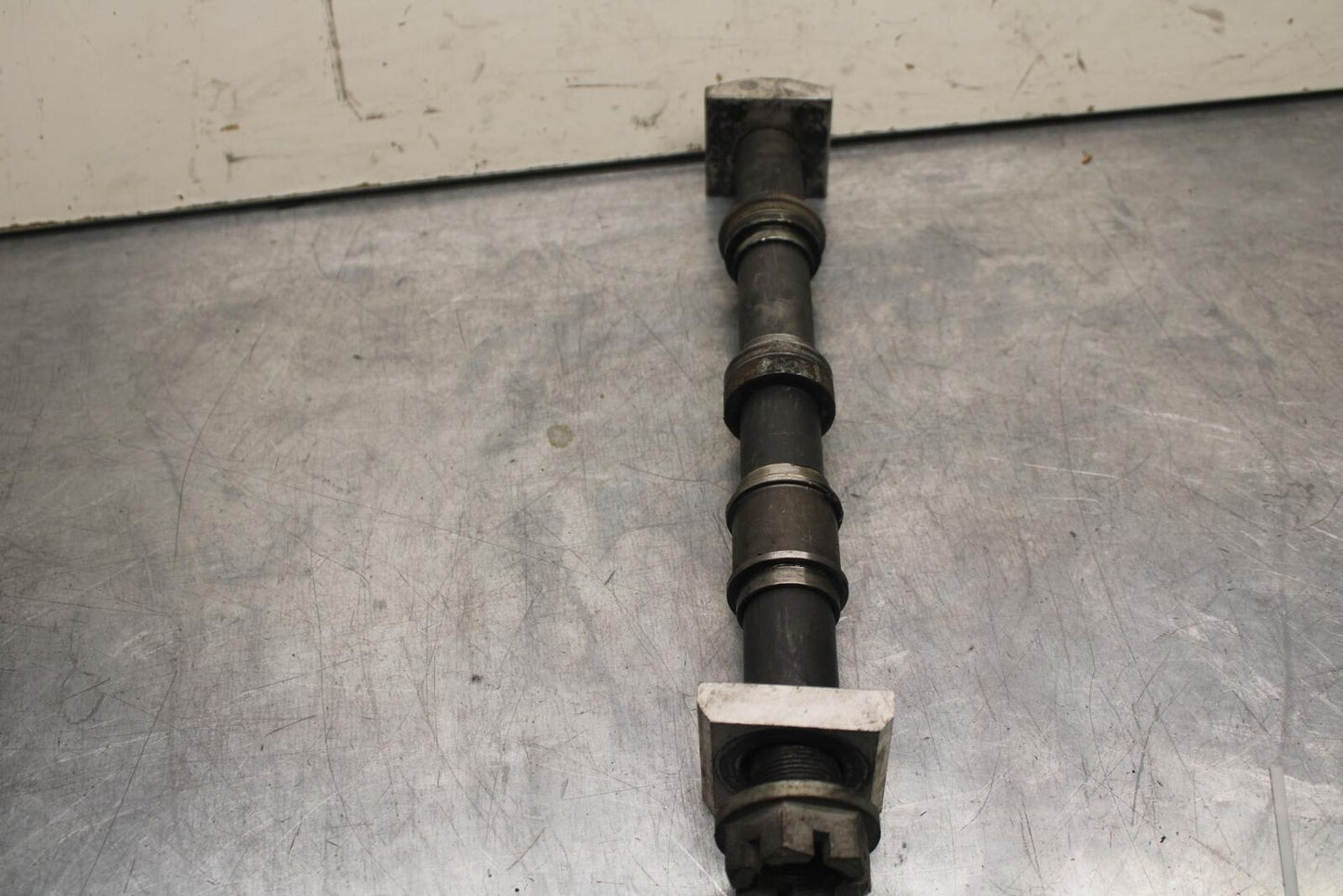 1999 Suzuki GSXR600 REAR AXLE BACK WHEEL RIM PIVOT BOLT AXEL 64711-33E30 BB608