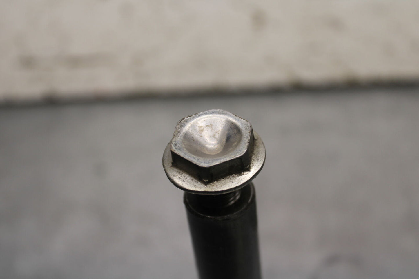 06-07 YAMAHA YZF R6 FRONT WHEEL RIM AXLE PIVOT BOLT BB742