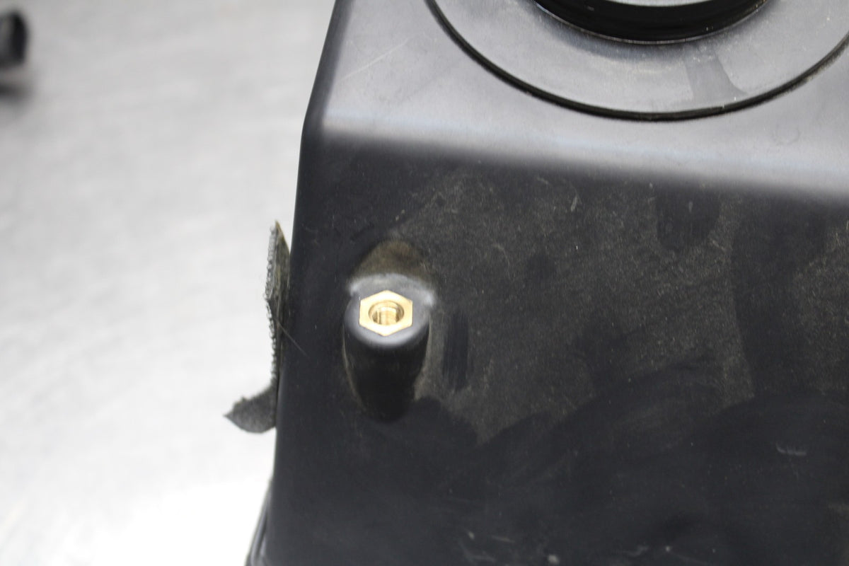 02 DUCATI MONSTER 620 AIRBOX AIR INTAKE FILTER BOX BB851