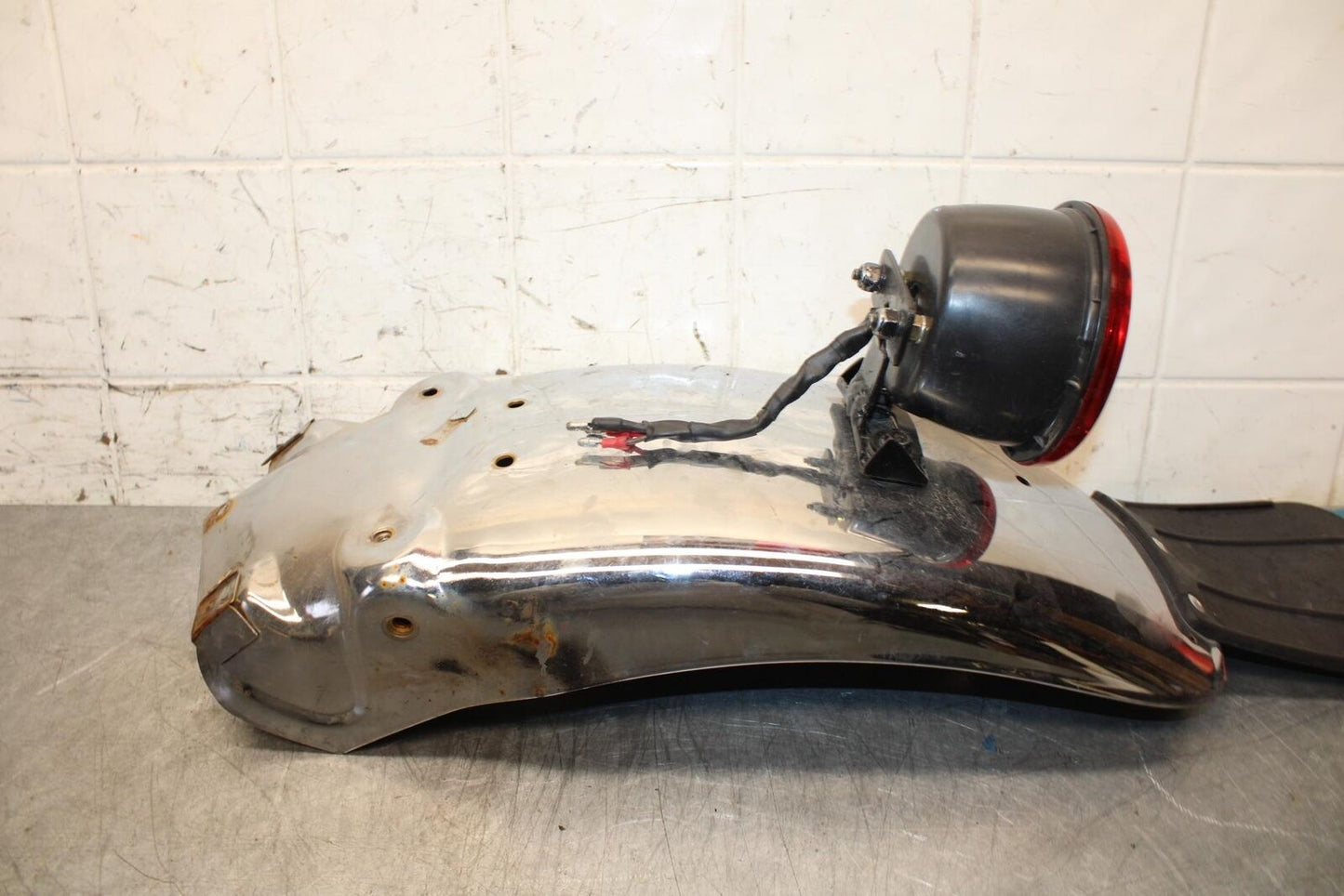 1977 Yamaha XS750 REAR BACK WHEEL FENDER MUD GUARD BB554
