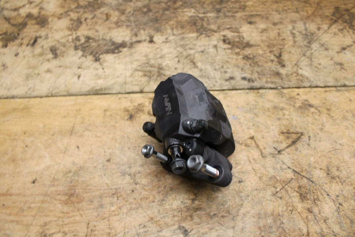 16-18 HONDA CBR500R RIGHT FRONT BRAKE CALIPER BB345