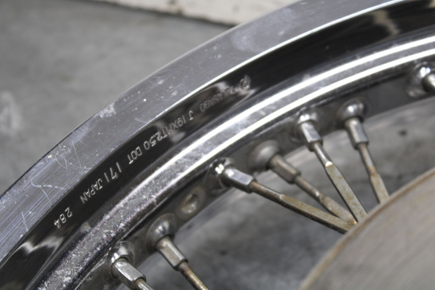 85-86 SUZUKI MADURA 1200 FRONT WEHHEL FRONT RIM BB691