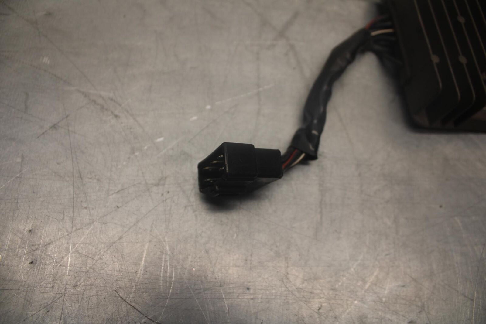 03-04 SUZUKI GSXR1000 RECTIFIER VOLTAGE REGULATOR 32800-33E21 BB459