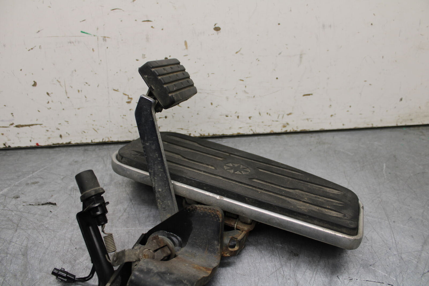 99-00 YAMAHA V STAR 1100 RIGHT FRONT FOOT REST PEG STEP BB711