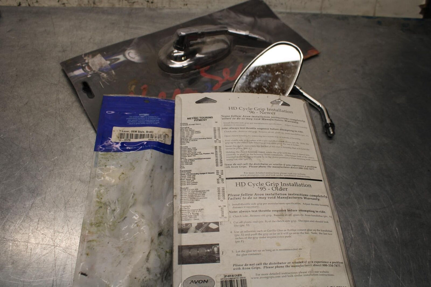 2005 Kawasaki Vulcan 1500 VN1500N RIGHT THROTTLE GRIP AND ASSORTED PARTS BB573