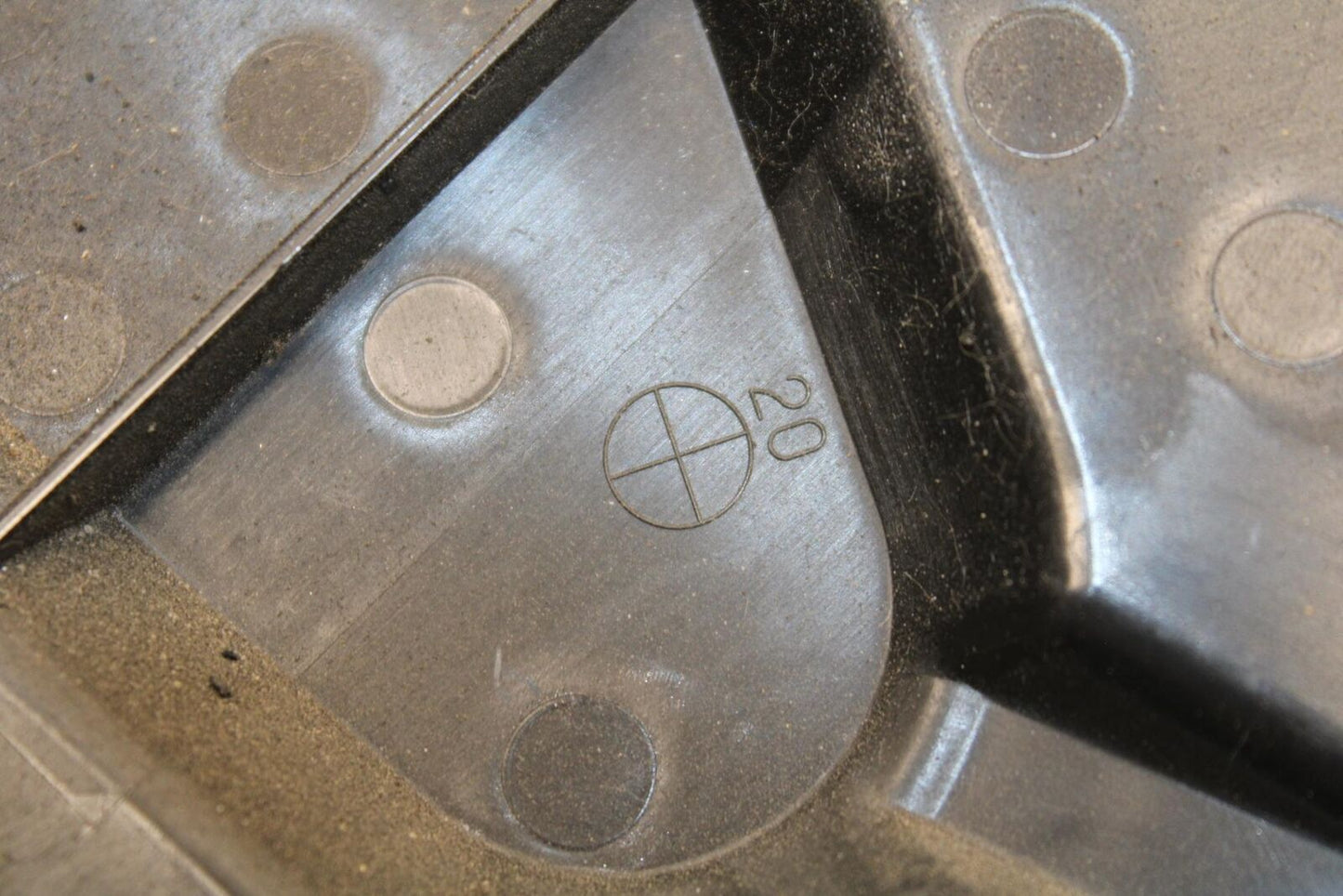 20 SUZUKI GSXR 1000 ENGINE SPROCKET COVER BB597