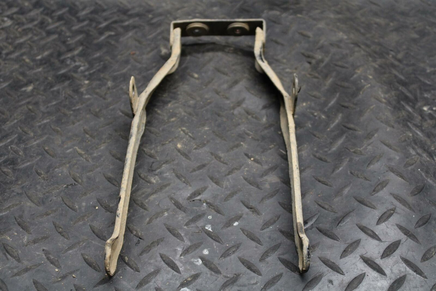 78 SUZUKI GS550E REAR BACK FENDER MUD GUARD SUPPORT BB212