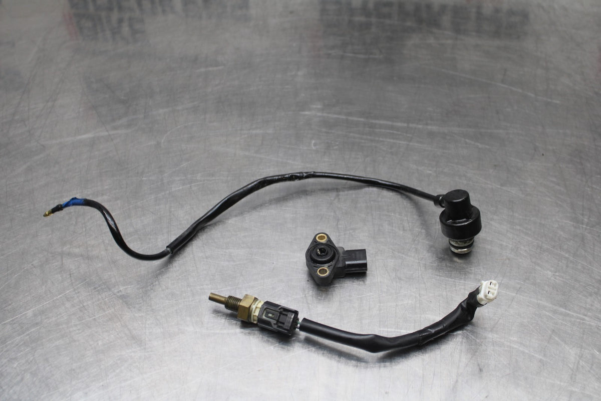 18 YAMAHA YZF R1 ENGINE MOTOR SENSOR SET PAIR BB838