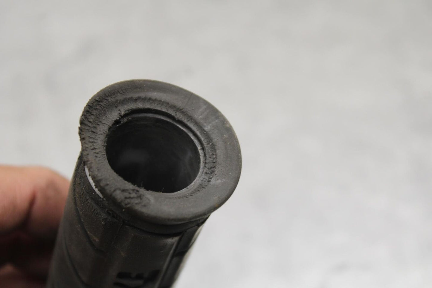 01-03 SUZUKI GSXR600 RIGHT THROTTLE GRIP BB639