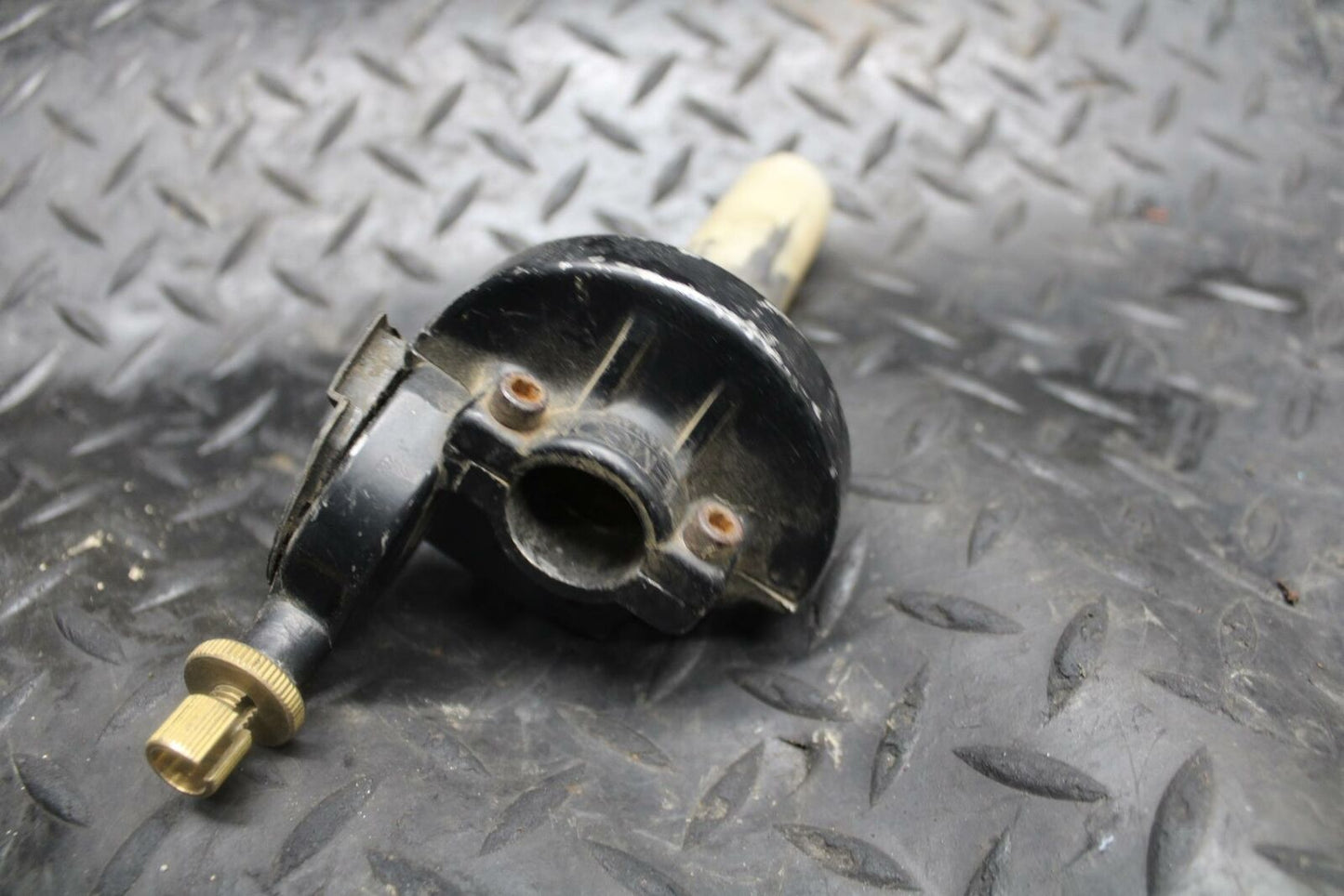 85-86 SUZUKI QUADRACER 250 RIGHT THROTTLE GRIP BB210