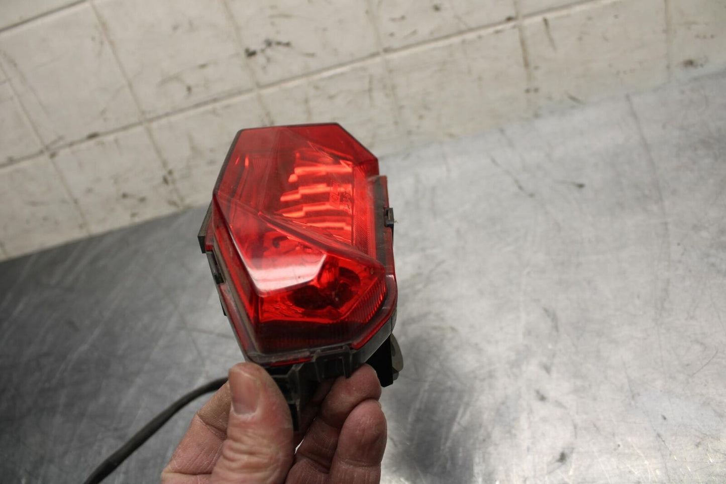 17 KAWASAKI VERSYS-X 300 REAR TAIL TAILLIGHT BACK BRAKE LIGHT BB504
