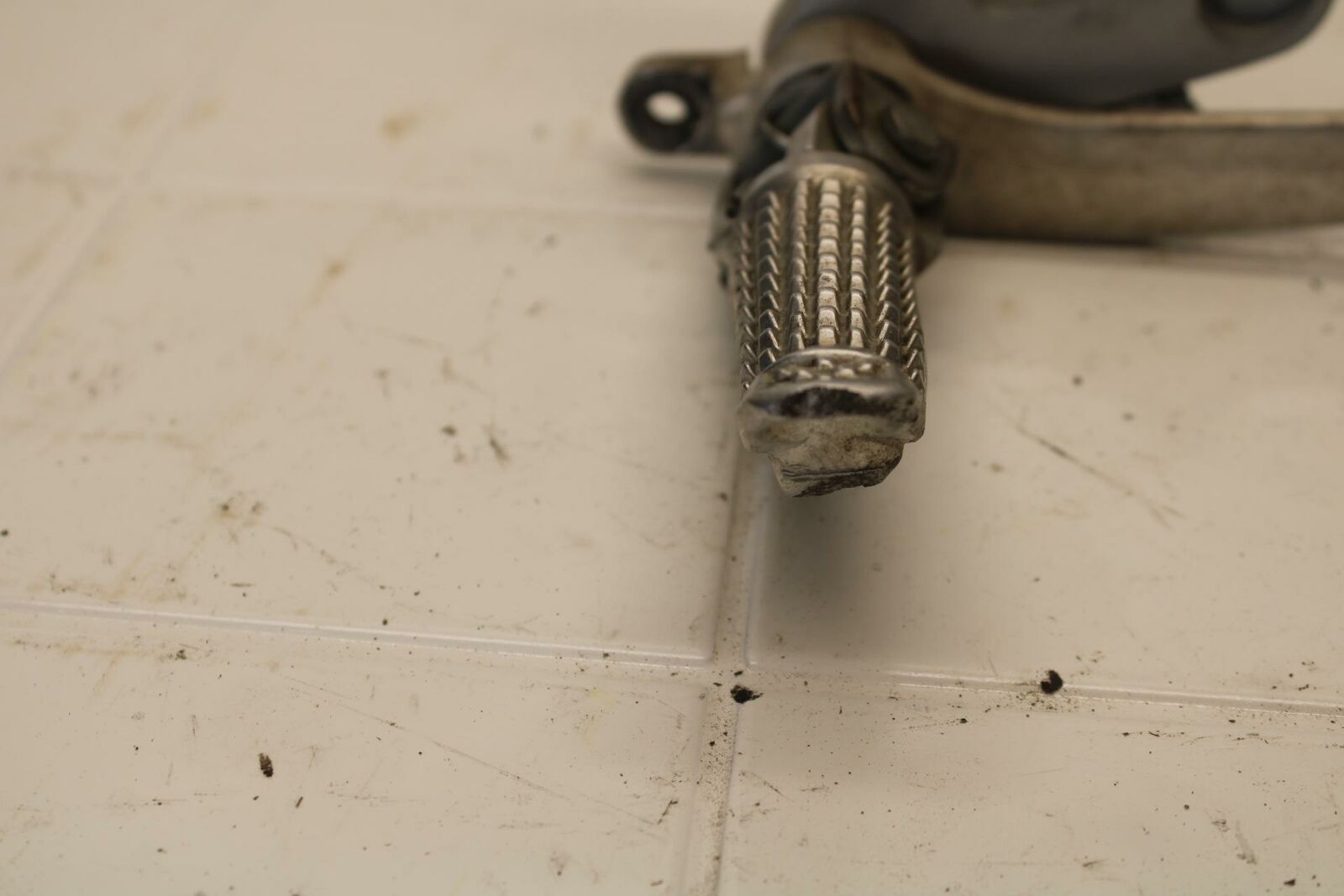 01-02 SUZUKI GSXR750 RIGHT REARSET REAR SET DRIVER FOOT PEG REST STOP BB402