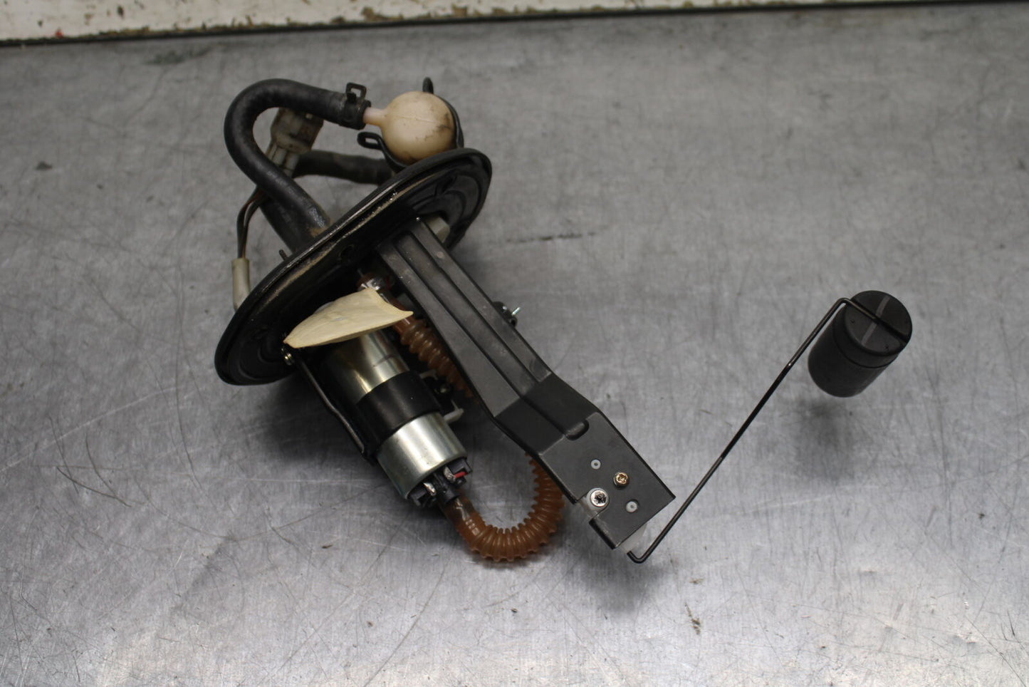 13-16 KTM 390 DUKE FUEL PUMP GAS PETROL SENDER UNIT BB748