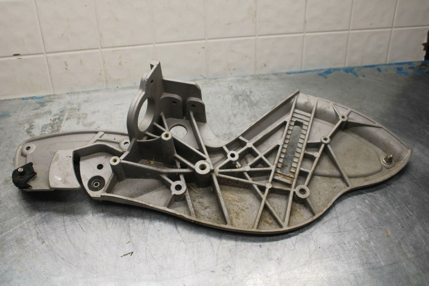 10-12 CAN AM SPYDER RT RIGHT FOOT REST PEG STEP SUPPORT 705002834 BB415
