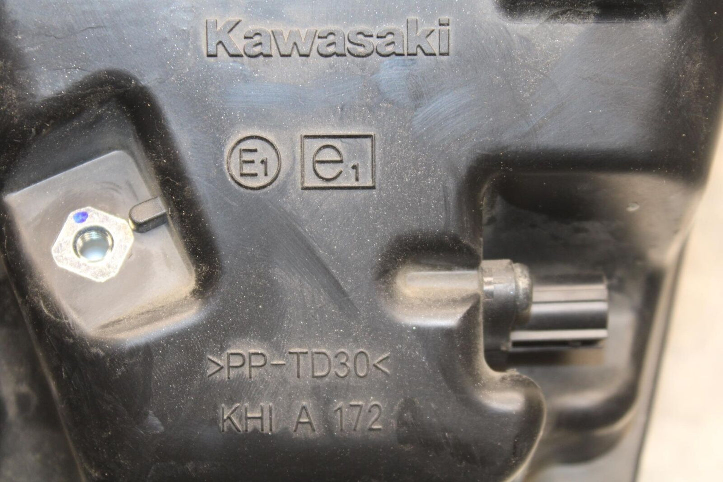 12-17 KAWASAKI ER-6N Z650 AIRBOX AIR INTAKE FILTER BOX BB607