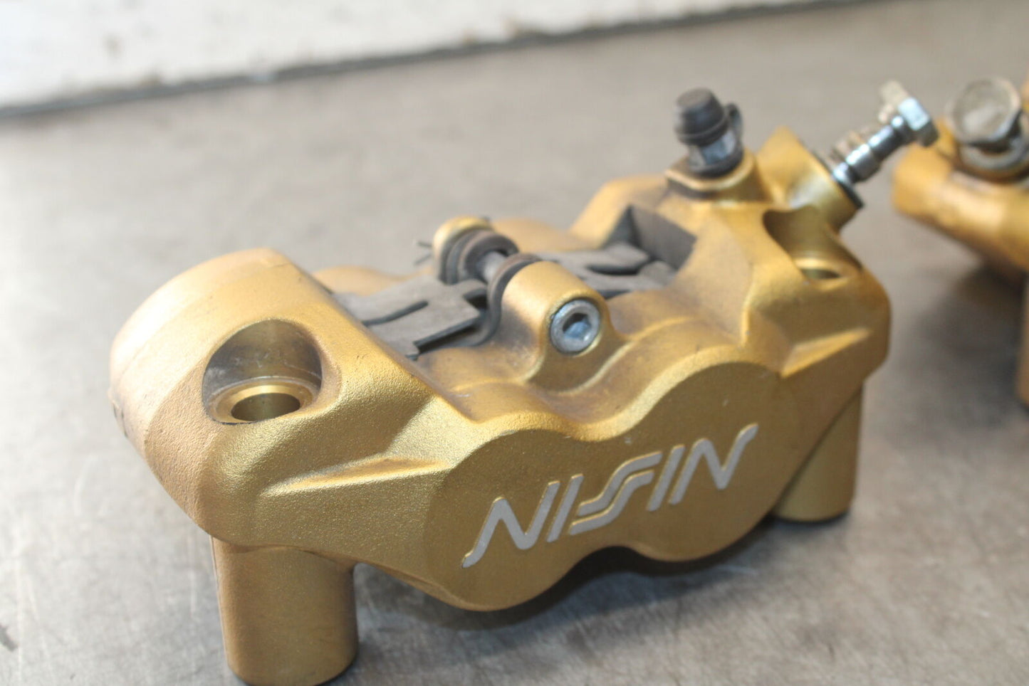 07-08 TRIUMPH DAYTONA 675 RIGHT LEFT FRONT BRAKE CALIPER SET PAIR CALIPERS BB685