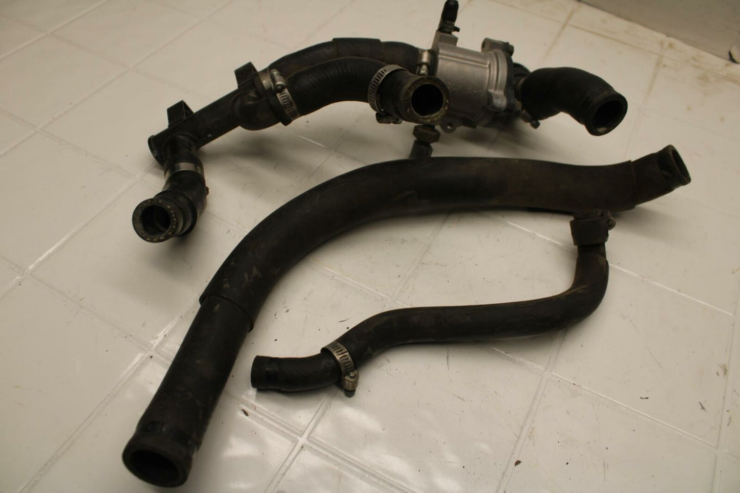 01-05 YAMAHA FZS1000 THERMOSTAT W HOUSING ASSEMBLY BB 04